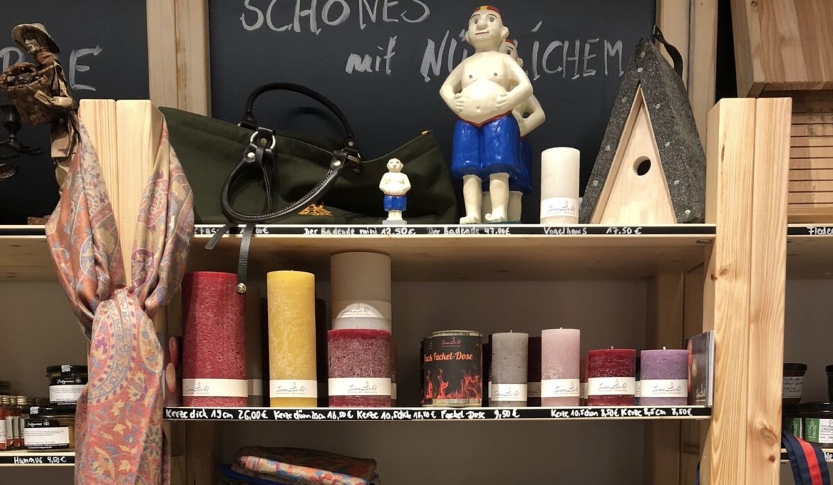 Ländliche Haushaltsdinge und Gartenwerkzeuge für den täglichen Gebrauch